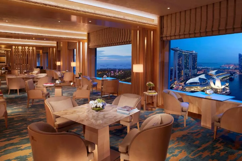 CLUB RITZ CARLTON.jpg