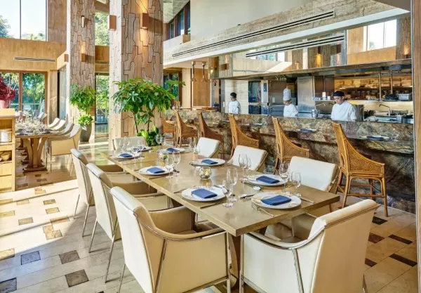 RESTAURANT.jpg