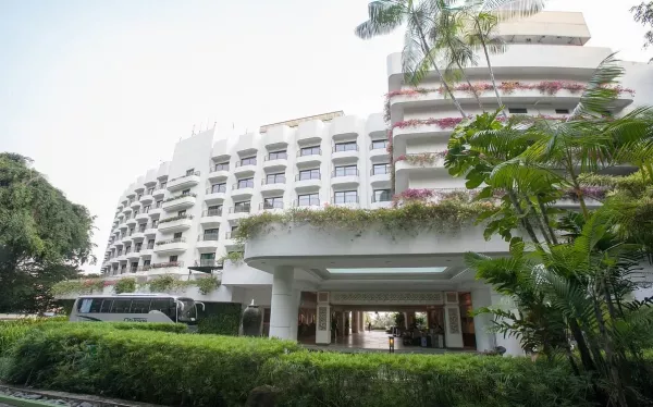 the-hotel--v5949908.jpg