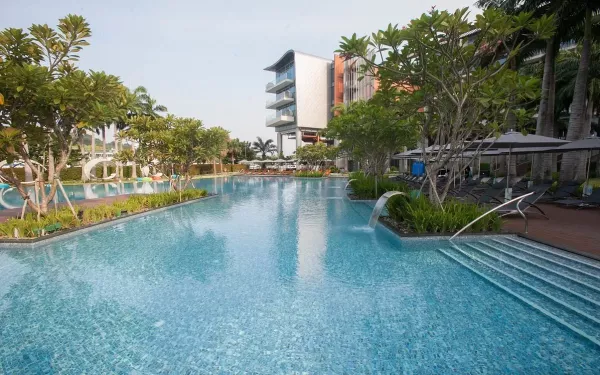 pool--v5972219.jpg