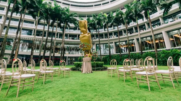 wh-sinwh-wedding-lawn-gold-37559-40643_Wide-Hor.jpeg