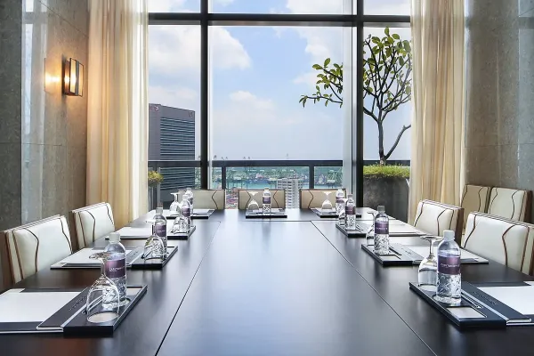 carlton-club-lounge-meeting.jpg