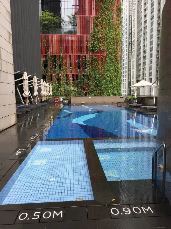 profitez-de-la-piscine.jpg