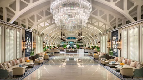 the-fullerton-bay-hotel-singapore-new-arrival-area.jpg