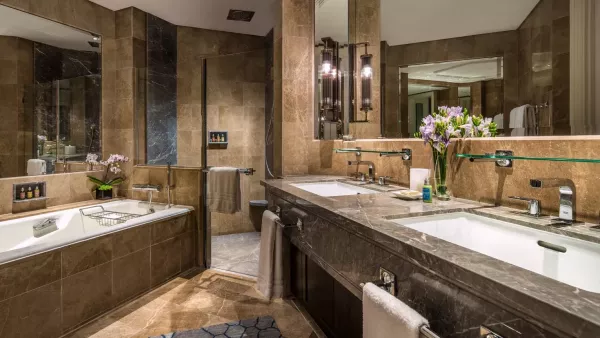 DELUXE ROOM FOUR SEASONS 6.jpg