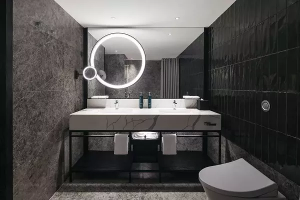 deluxe city view king bath.jpg