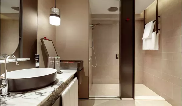 PREMIER ROOM bath.jpg