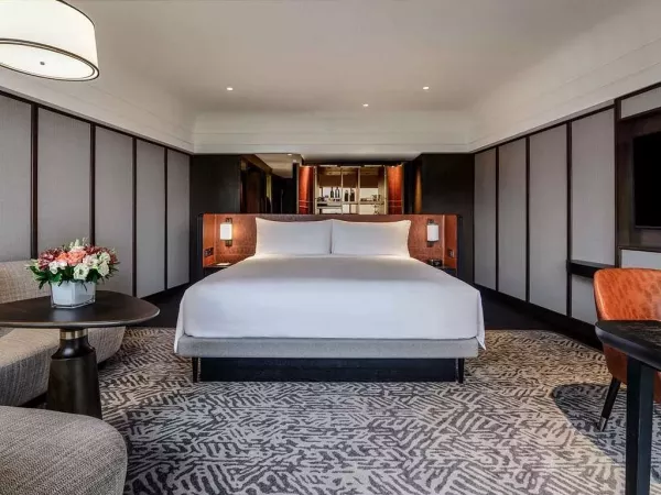 deluxe room king.jpg