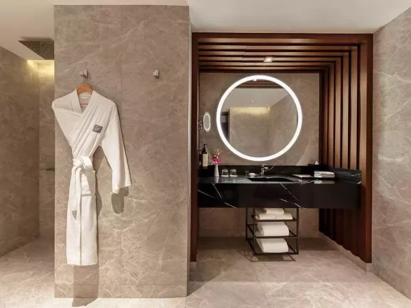 fairmont room bath.jpg
