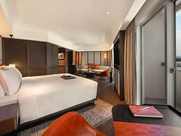 salon suite.jpg