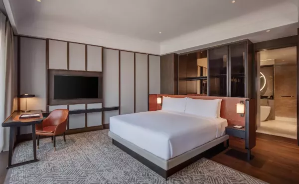 a5g8-fairmont-singapore-ambassador-suite-975x600-2.png