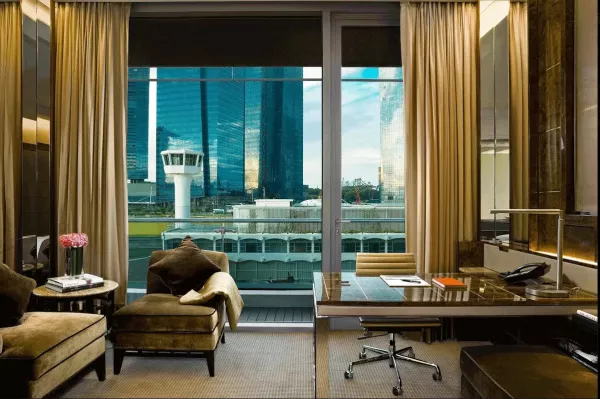 DELUXE ROOM FULLERTON BAY.jpg